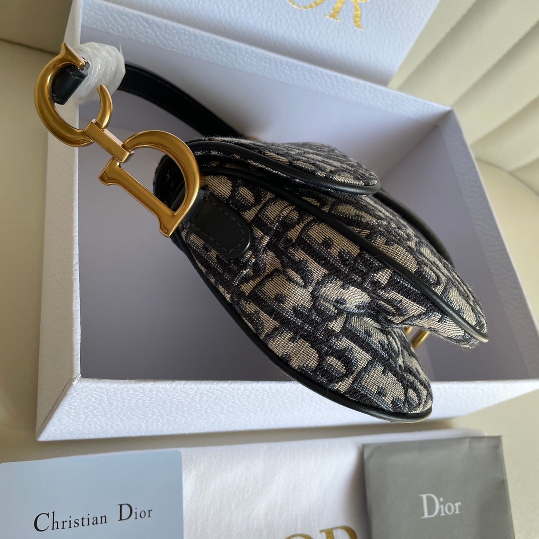 High-end quality, classic monogram embroidery, - Image 4