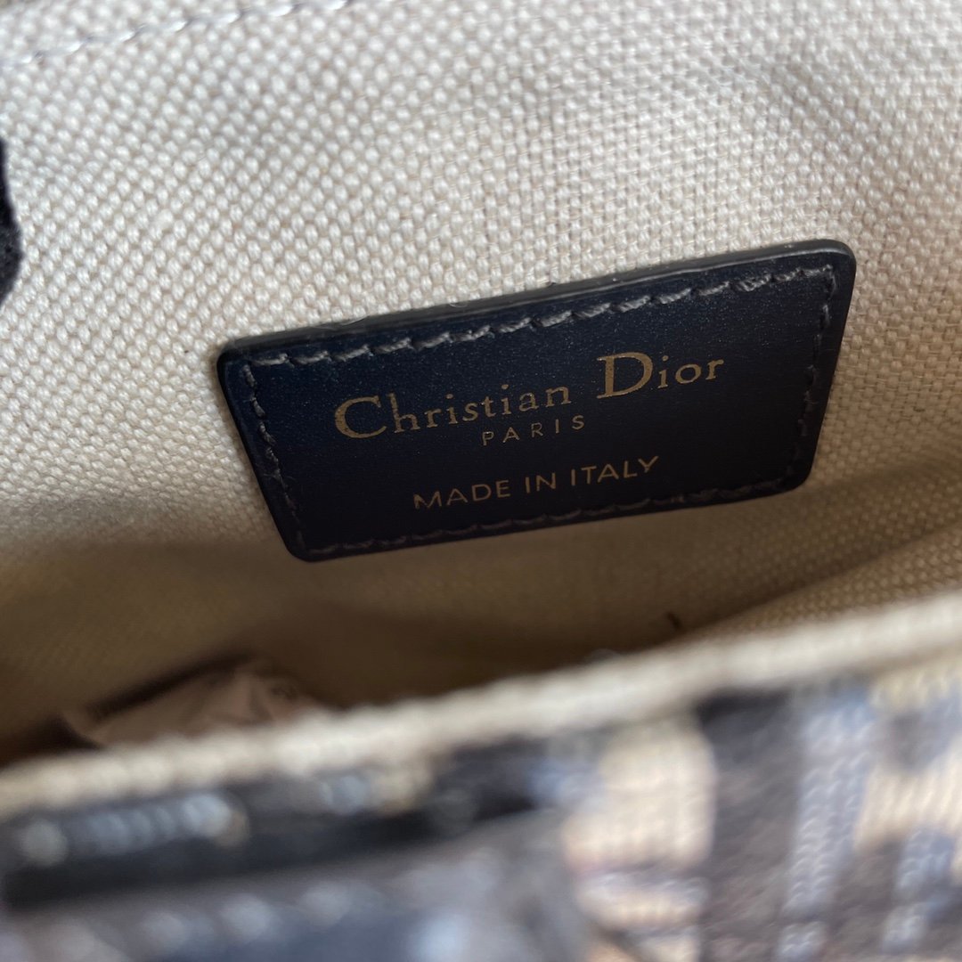 High-end quality, classic monogram embroidery, - Image 8