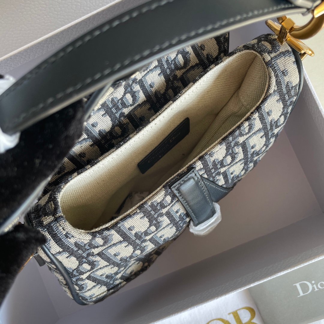 High-end quality, classic monogram embroidery, - Image 7