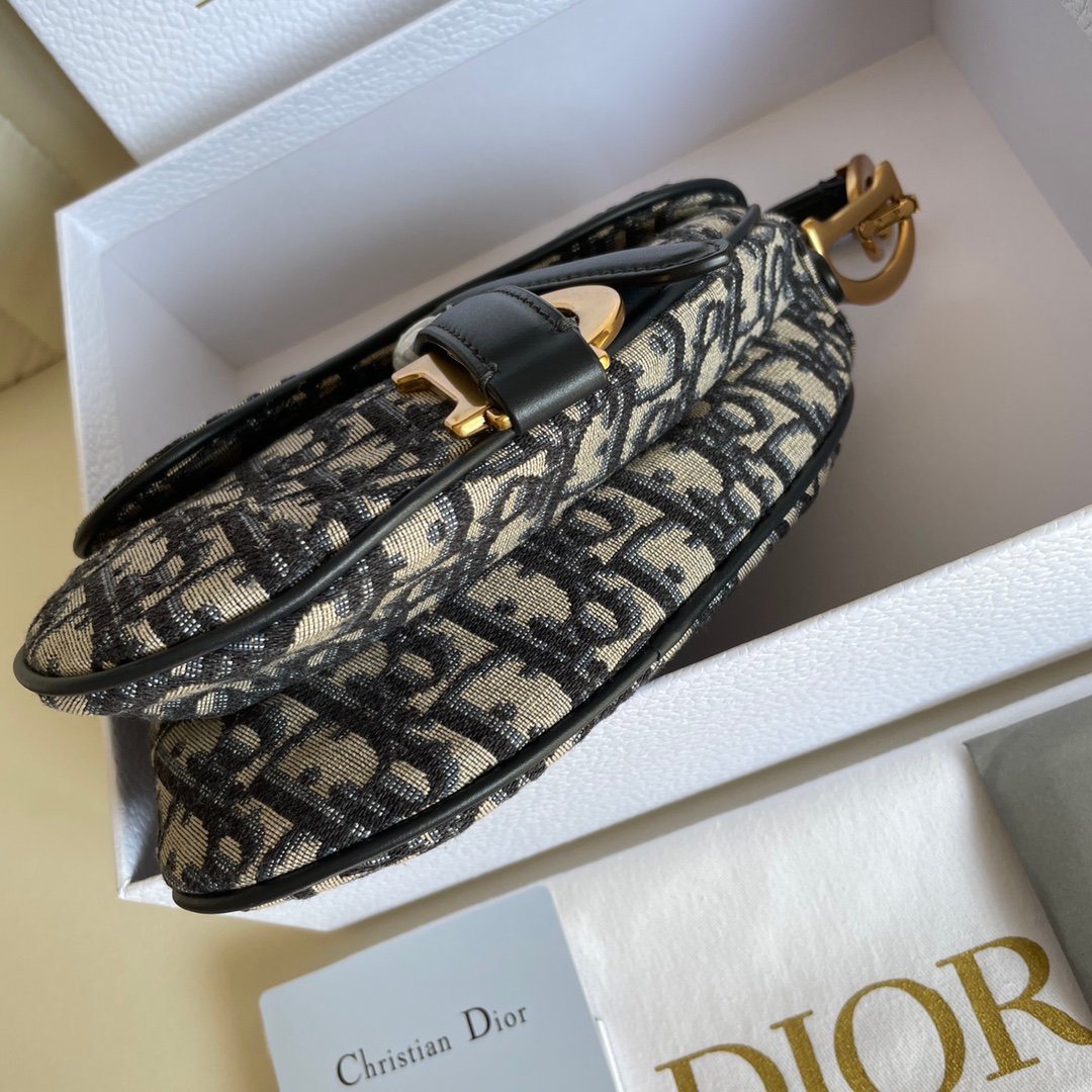 High-end quality, classic monogram embroidery, - Image 5