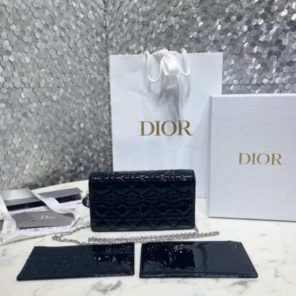 Lady dior Cannage patent leather chain clutch,