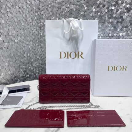 Lady dior Cannage patent leather chain clutch,