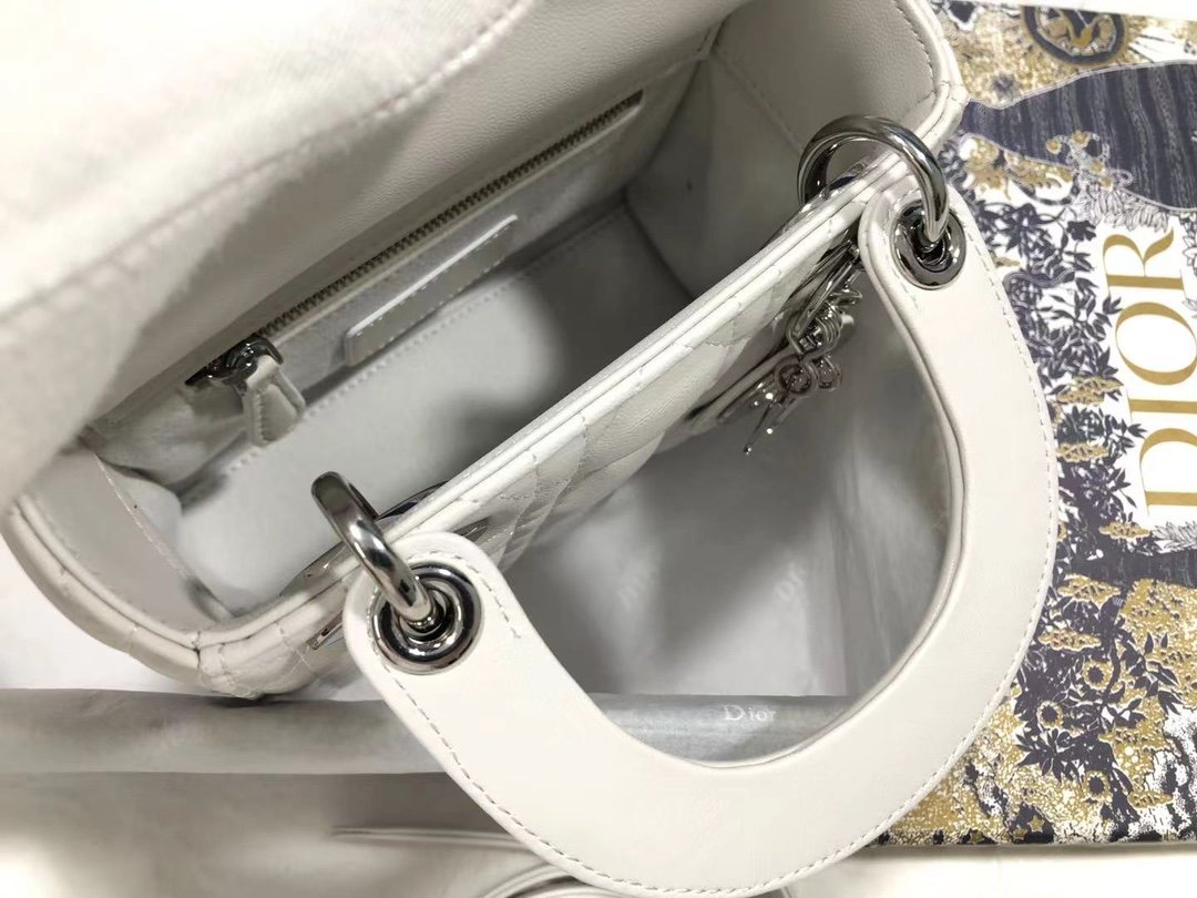 The Lady Dior three-compartment flap classic Lady Dior bag embodies - Image 8