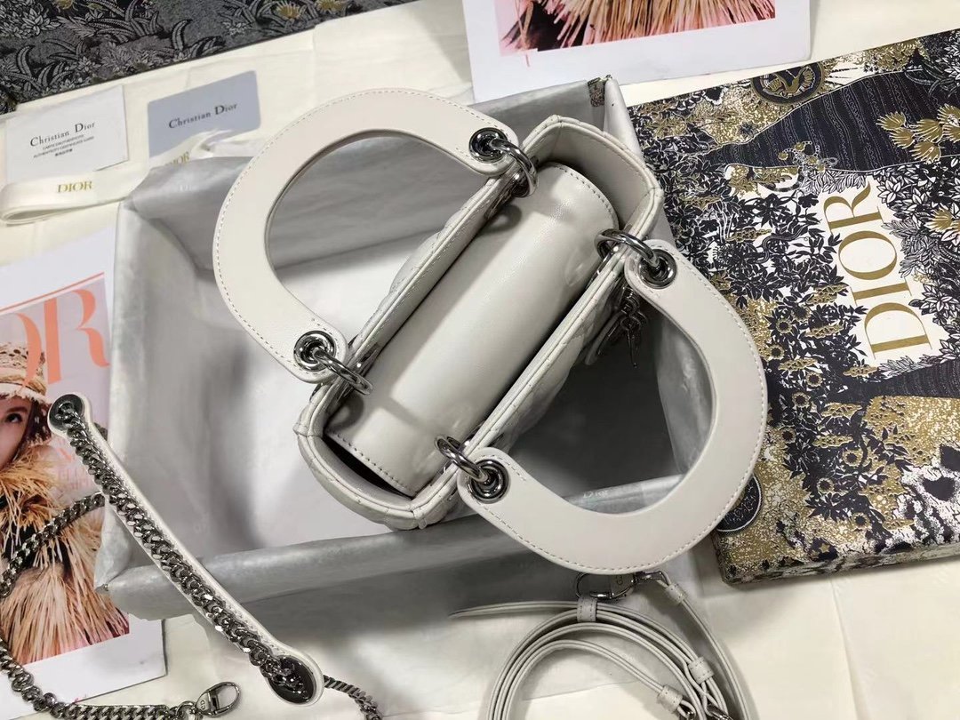 The Lady Dior three-compartment flap classic Lady Dior bag embodies - Image 7