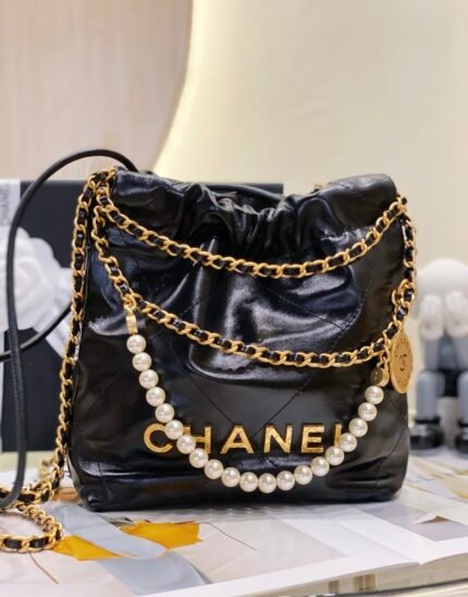 2023 Spring and Summer New Product Series
Size: 20x19x6 (cm)
23s spring and summer series catwalk handbag