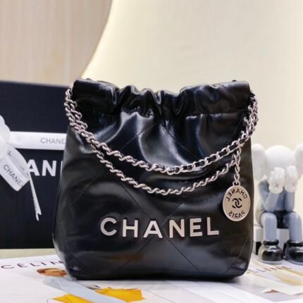 2023 Spring and Summer New Product Series
Size: 20x19x6 (cm)
23s spring and summer series catwalk handbag