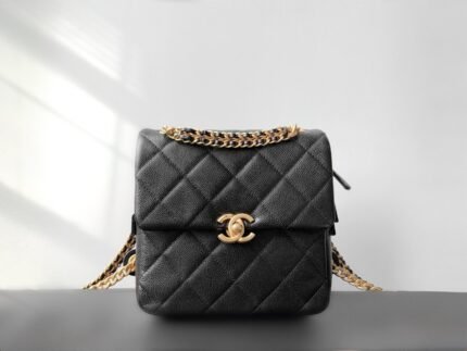 Retro shoulder upgrade version

He has been attracted by countless fans.