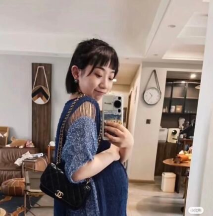 Hands, one shoulder, crossbody all