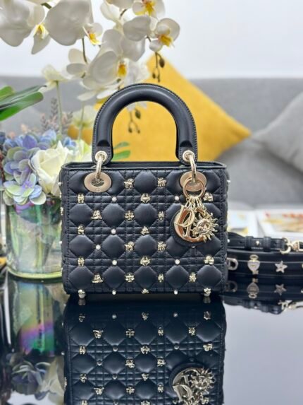 Lady Dior My four-grid constellation studs are black,