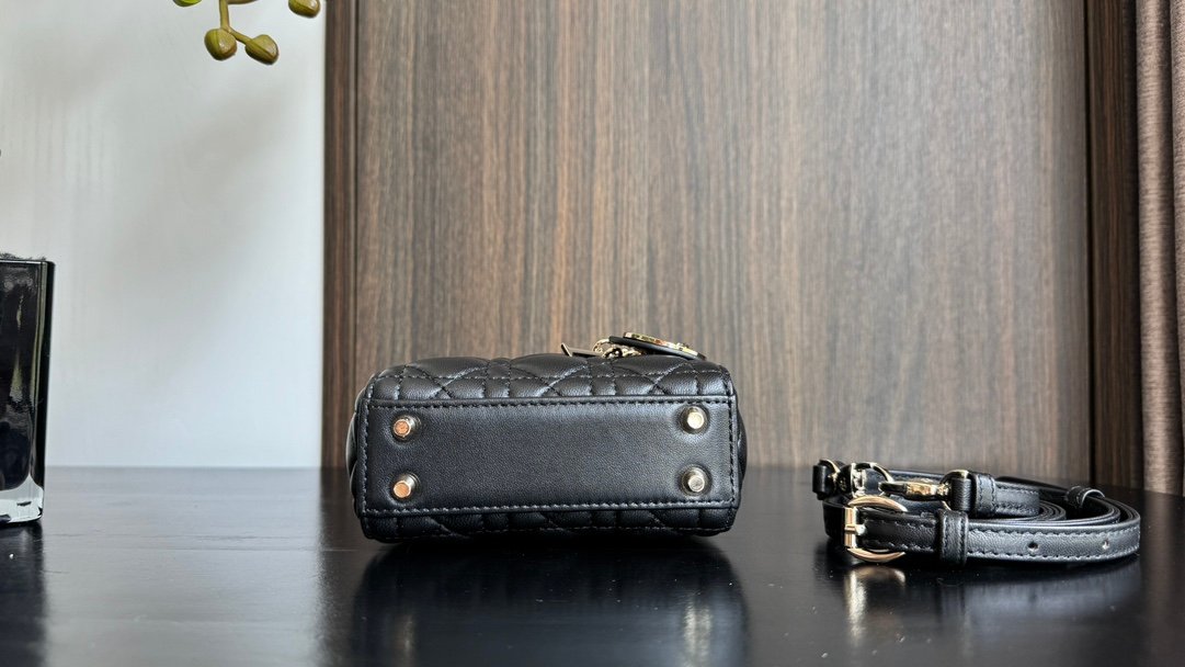 Lady Dior Mini Bag M6601 - Image 7