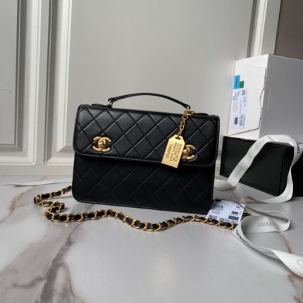 Chanel  Middle AS6025 I bagelieve that those who are hiding in the Middle Ages are familiar with this bag