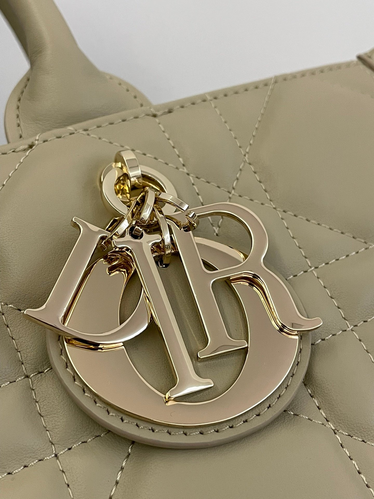 Medium cream apricot M9214 - Image 2