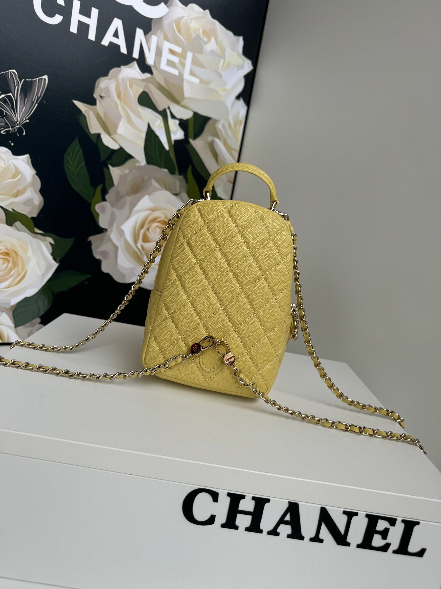 Chanel 24cA mini lychee pattern small shoulders. - Image 2