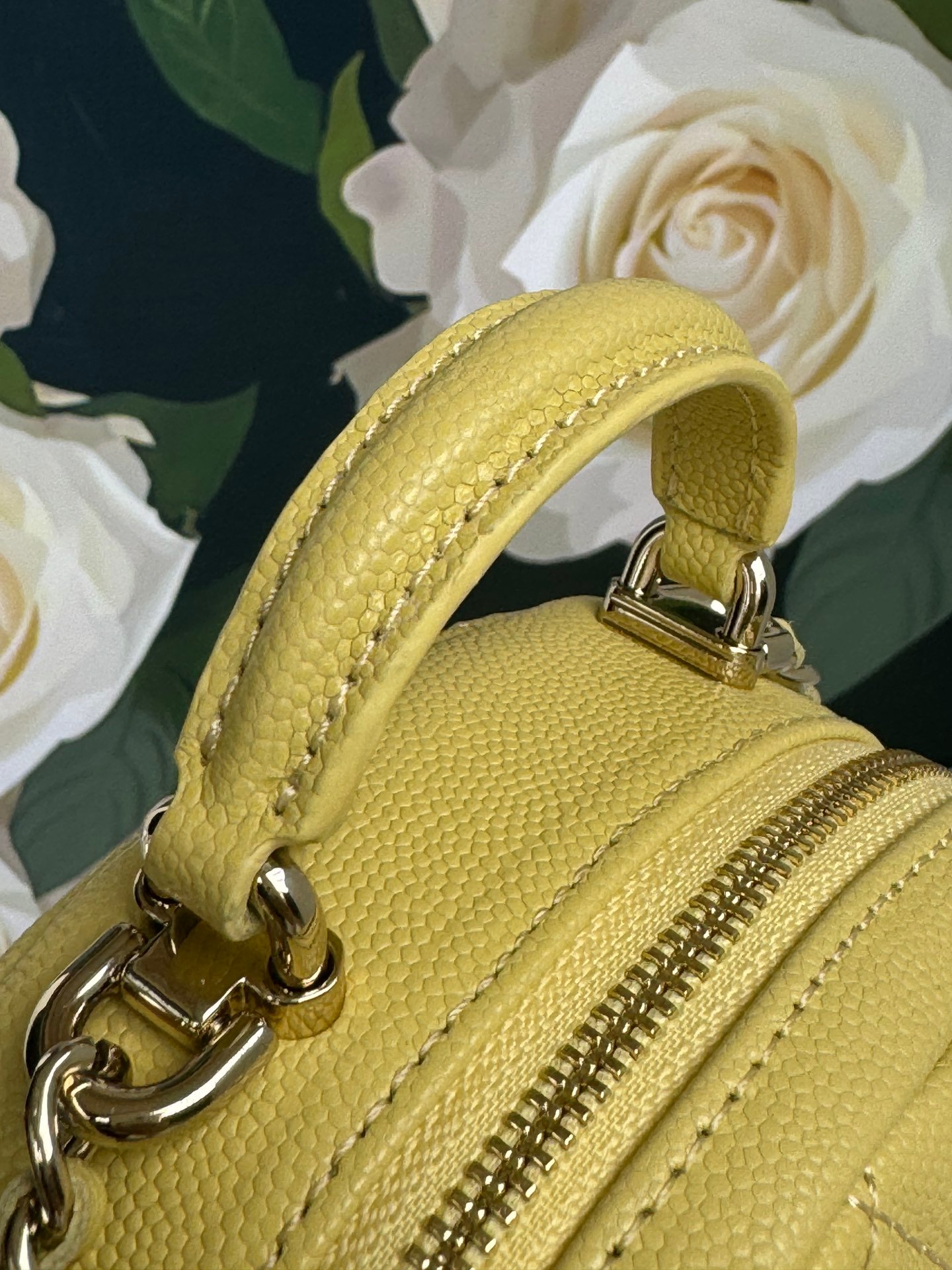 Chanel 24cA mini lychee pattern small shoulders. - Image 4