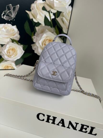 Chanel 24cA mini lychee pattern small shoulders.