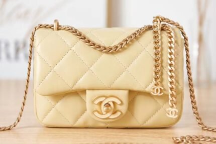 Chanel 22K new enamel button square fat man spring and summer hot