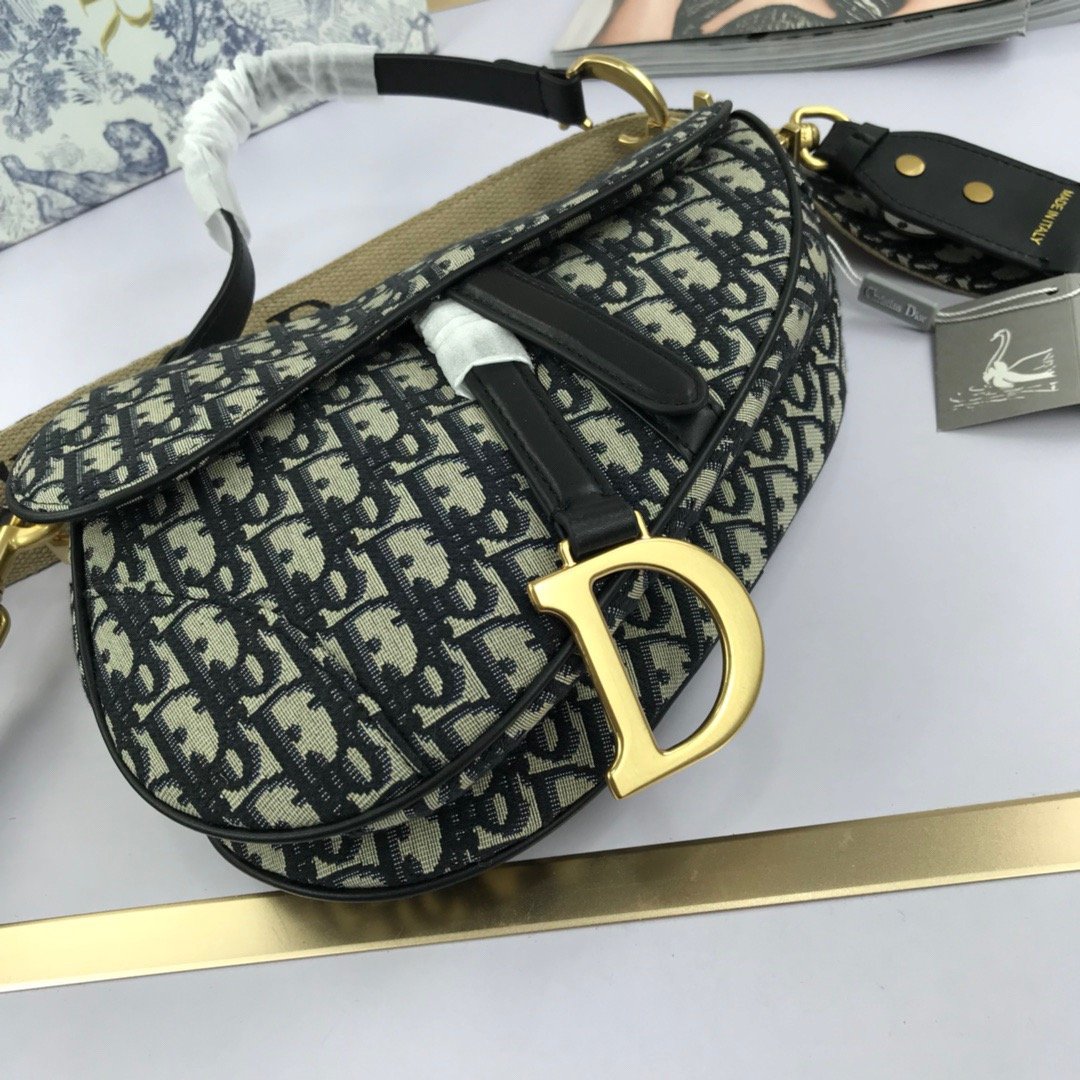 Large size with monogram Classic saddle bag - Image 3