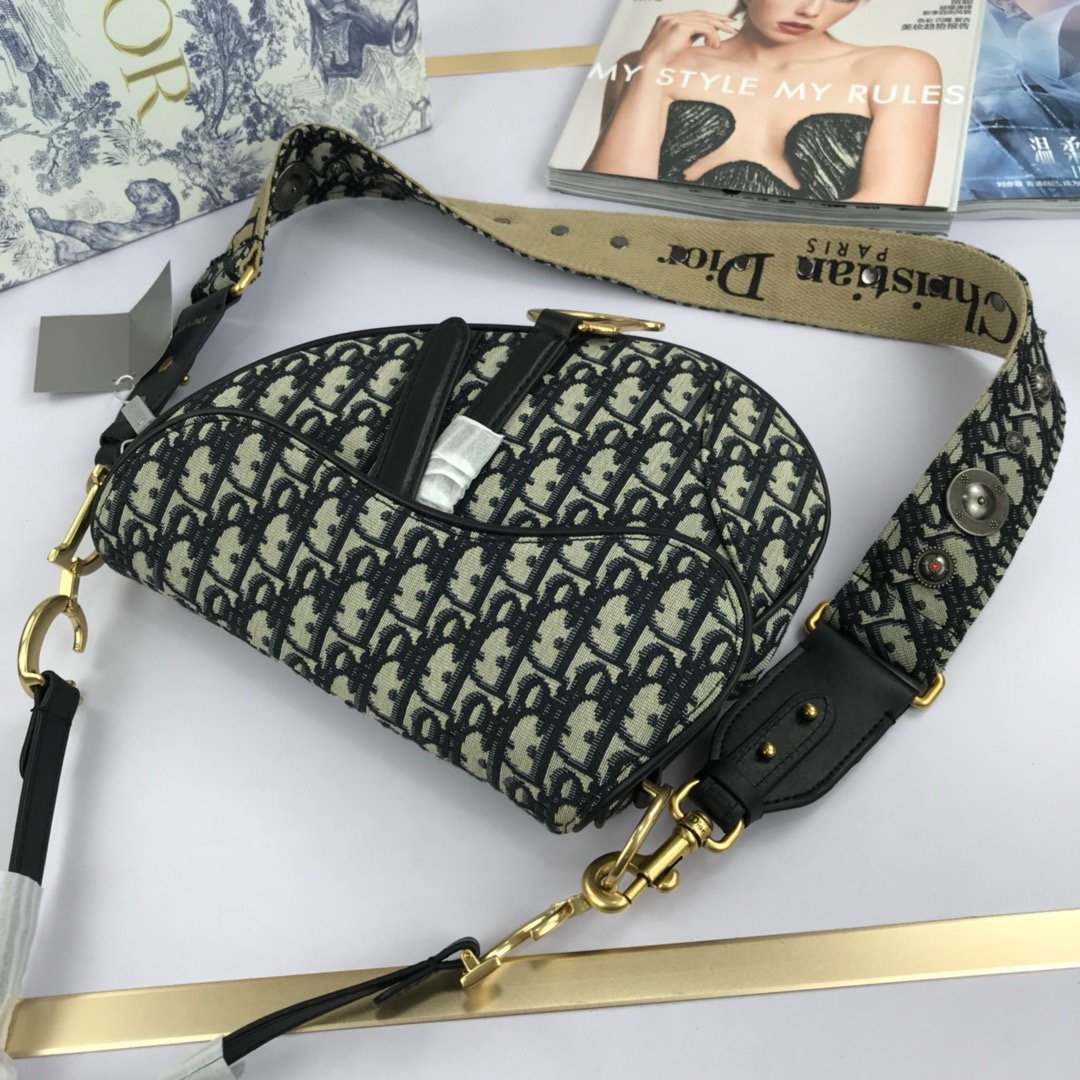 Large size with monogram Classic saddle bag - Image 5