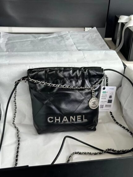 Top-grade goods_ French high-end custom products Chanel 

AS3980# Chanel 's mini22 hits the heart

Chanel Goose's bag