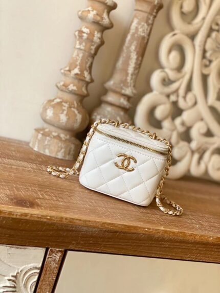 Spot Chane small chain makeup bag