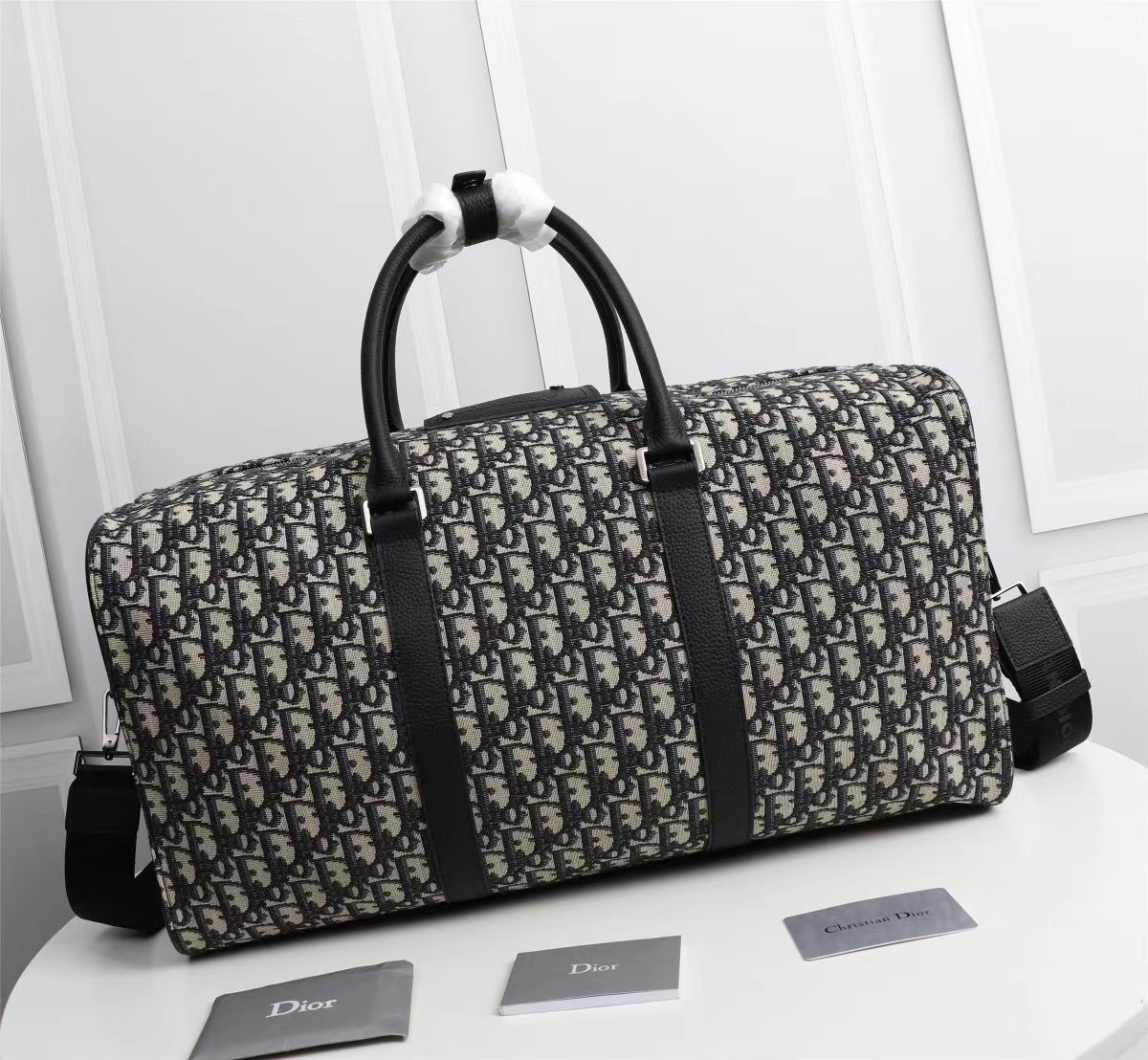 New for the season, this dior lingot 50 handbag is practical yet elegant and distinctive - Image 4