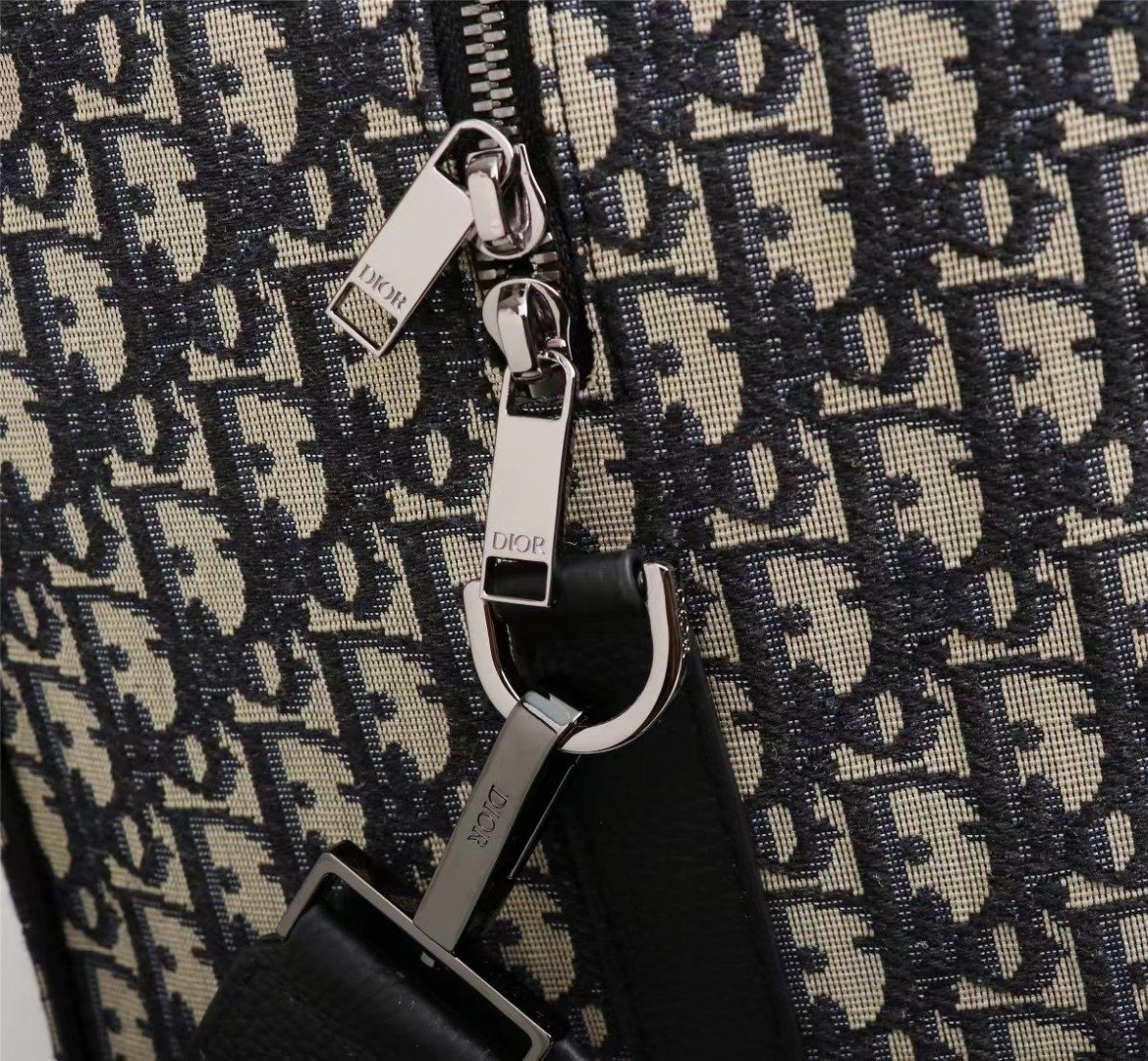 New for the season, this dior lingot 50 handbag is practical yet elegant and distinctive - Image 5