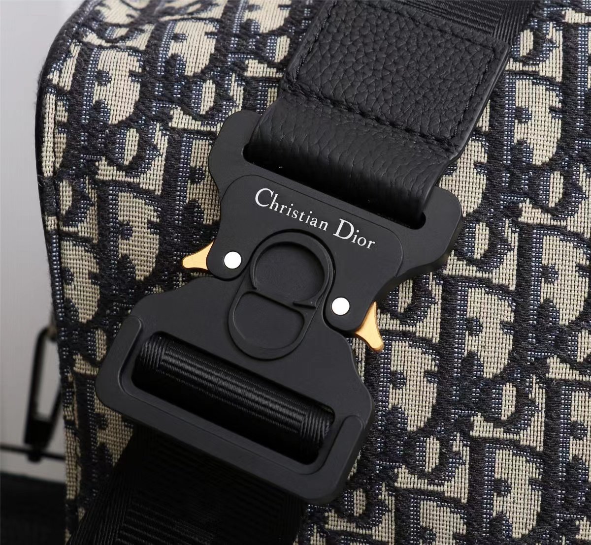 New for the season, this dior lingot 50 handbag is practical yet elegant and distinctive - Image 6