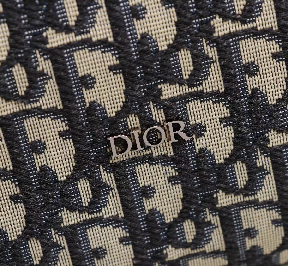 New for the season, this dior lingot 50 handbag is practical yet elegant and distinctive - Image 7