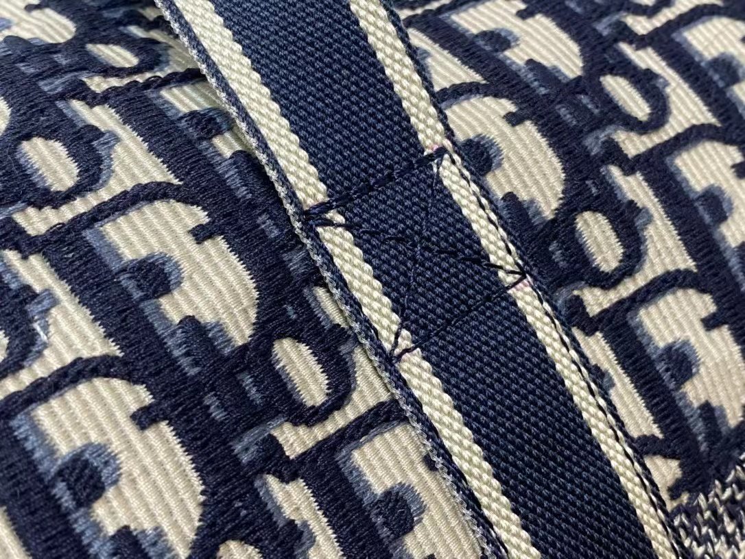 Dior top imported original embroidered canvas travel bag - Image 3