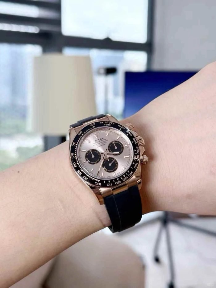 The Oyster Perpetual Cosmograph Daytona in 18 ct Everose gold features a sunrise gold and gloss black dial and an Oysterflex strap with a black Cerachrom bezel with tachymeter. -m126515ln-0006 40mm - Image 9