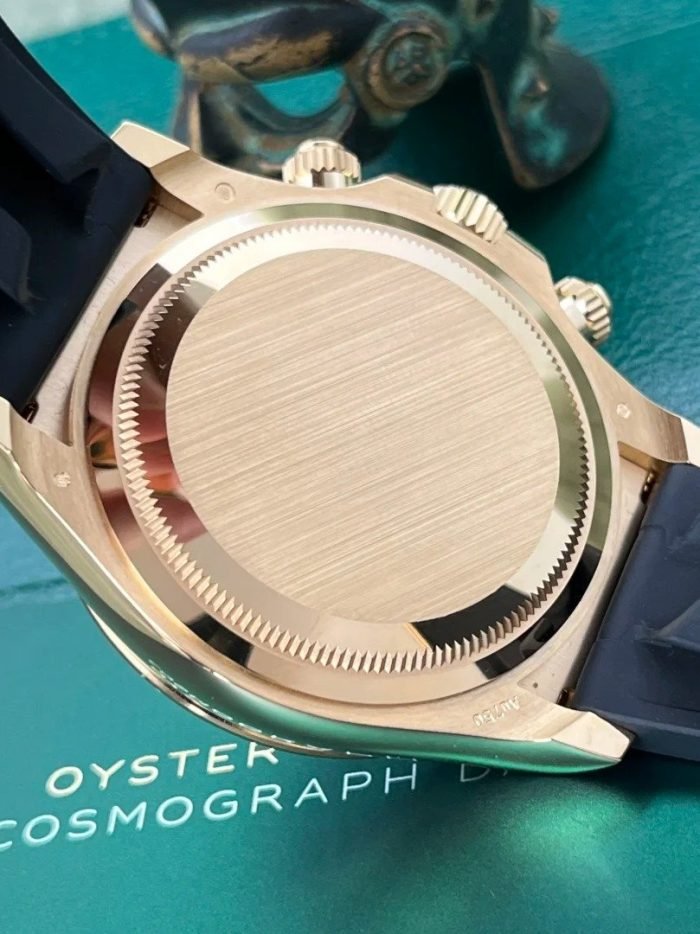 The Oyster Perpetual Cosmograph Daytona is available in 18 ct yellow gold with a black dial and contrasting counters. The watch is fitted with an Oysterflex strap with a tachymeter on a black Cerachrom bezel. -m126518ln-0008 40mm - Image 7