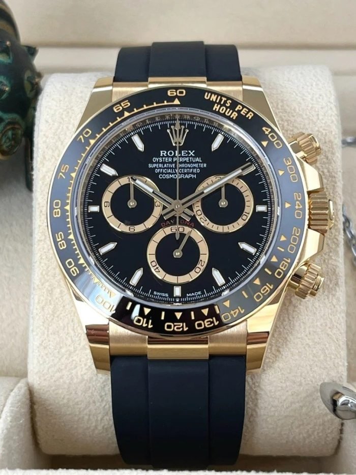 The Oyster Perpetual Cosmograph Daytona is available in 18 ct yellow gold with a black dial and contrasting counters. The watch is fitted with an Oysterflex strap with a tachymeter on a black Cerachrom bezel. -m126518ln-0008 40mm - Image 2