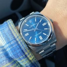 The Oyster Perpetual 41 is presented with a bright blue dial and an Oyster bracelet. -m124300-0003 - Image 22