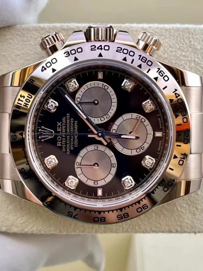 The Oyster Perpetual Cosmograph Daytona in 18 ct Everose gold features a diamond-set gloss black and sunrise gold dial and an Oyster bracelet with an engraved tachymeter on an 18-carat Everose gold bezel. -m126505-0002 40mm - Image 3