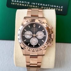 The Oyster Perpetual Cosmograph Daytona in 18 ct Everose gold features a glossy black and sunrise gold dial and an Oyster bracelet with an engraved tachymeter on an 18-carat Everose gold bezel. -m126505-0001 40mm - Image 25