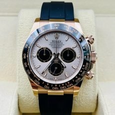 The Oyster Perpetual Cosmograph Daytona in 18 ct Everose gold features a sunrise gold and gloss black dial and an Oysterflex strap with a black Cerachrom bezel with tachymeter. -m126515ln-0006 40mm - Image 20