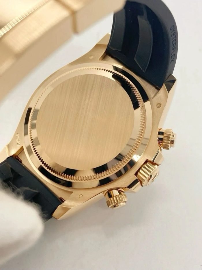 The Oyster Perpetual Cosmograph Daytona is available in 18 ct yellow gold with a gold-toned dial and contrasting chronograph counters. The watch is fitted with an Oysterflex strap with a tachymeter on a black Cerachrom bezel. -m126518ln-0010 40mm - Image 12