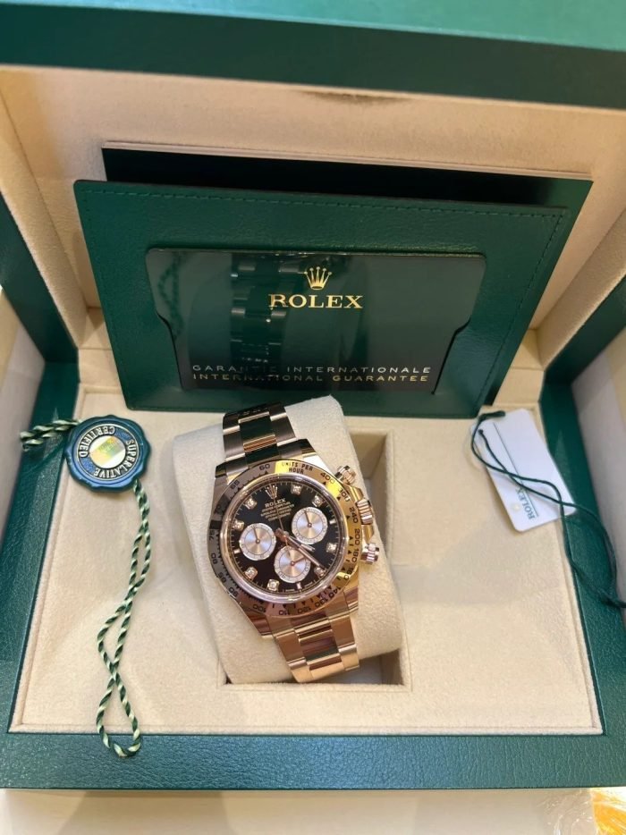 The Oyster Perpetual Cosmograph Daytona in 18 ct Everose gold features a diamond-set gloss black and sunrise gold dial and an Oyster bracelet with an engraved tachymeter on an 18-carat Everose gold bezel. -m126505-0002 40mm - Image 14