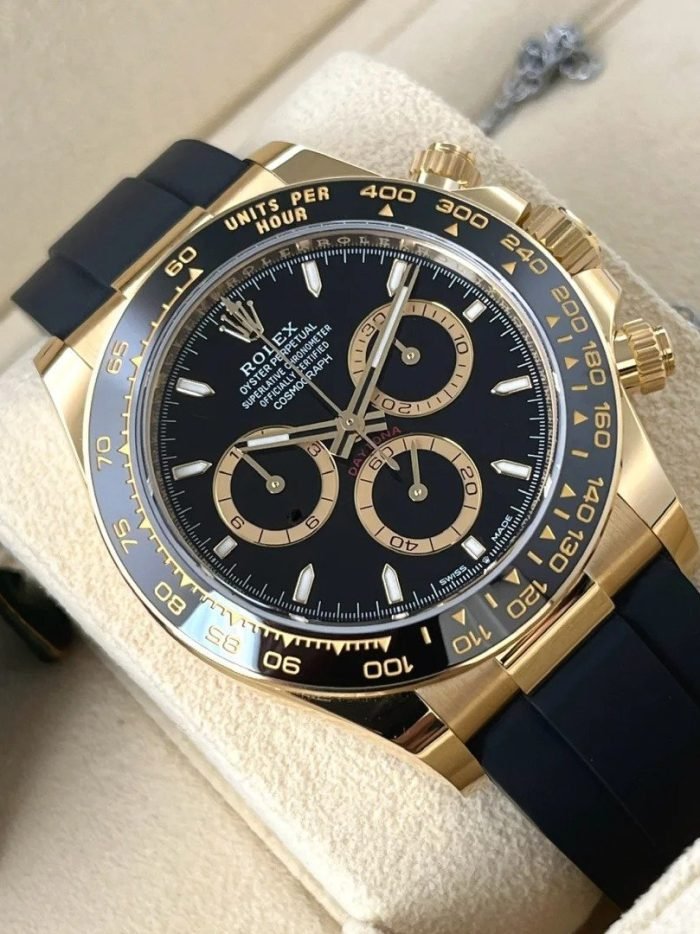 The Oyster Perpetual Cosmograph Daytona is available in 18 ct yellow gold with a black dial and contrasting counters. The watch is fitted with an Oysterflex strap with a tachymeter on a black Cerachrom bezel. -m126518ln-0008 40mm - Image 4