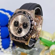 The Oyster Perpetual Cosmograph Daytona in 18 ct Everose gold features a sunrise gold and gloss black dial and an Oysterflex strap with a black Cerachrom bezel with tachymeter. -m126515ln-0006 40mm - Image 19