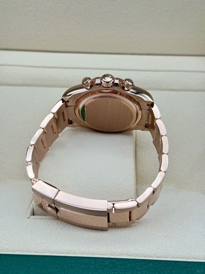 The Oyster Perpetual Cosmograph Daytona in 18 ct Everose gold features a glossy black and sunrise gold dial and an Oyster bracelet with an engraved tachymeter on an 18-carat Everose gold bezel. -m126505-0001 40mm - Image 13