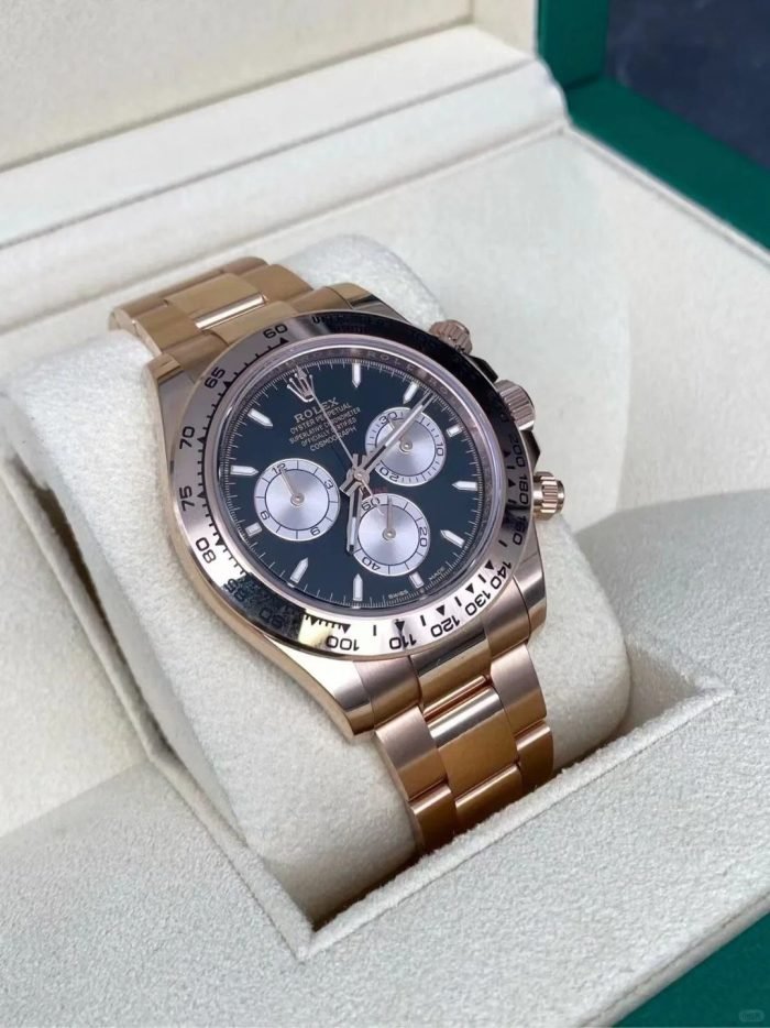 The Oyster Perpetual Cosmograph Daytona in 18 ct Everose gold features a glossy black and sunrise gold dial and an Oyster bracelet with an engraved tachymeter on an 18-carat Everose gold bezel. -m126505-0001 40mm - Image 8