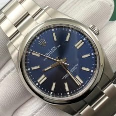 The Oyster Perpetual 41 is presented with a bright blue dial and an Oyster bracelet. -m124300-0003 - Image 19