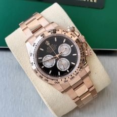 The Oyster Perpetual Cosmograph Daytona in 18 ct Everose gold features a glossy black and sunrise gold dial and an Oyster bracelet with an engraved tachymeter on an 18-carat Everose gold bezel. -m126505-0001 40mm - Image 26