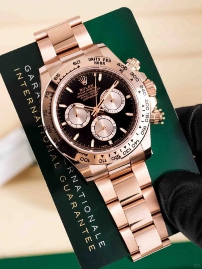 The Oyster Perpetual Cosmograph Daytona in 18 ct Everose gold features a glossy black and sunrise gold dial and an Oyster bracelet with an engraved tachymeter on an 18-carat Everose gold bezel. -m126505-0001 40mm - Image 3