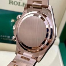 The Oyster Perpetual Cosmograph Daytona in 18 ct Everose gold features a diamond-set gloss black and sunrise gold dial and an Oyster bracelet with an engraved tachymeter on an 18-carat Everose gold bezel. -m126505-0002 40mm - Image 23