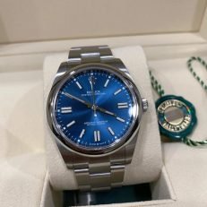 The Oyster Perpetual 41 is presented with a bright blue dial and an Oyster bracelet. -m124300-0003 - Image 18