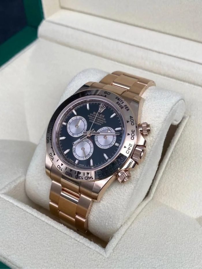 The Oyster Perpetual Cosmograph Daytona in 18 ct Everose gold features a glossy black and sunrise gold dial and an Oyster bracelet with an engraved tachymeter on an 18-carat Everose gold bezel. -m126505-0001 40mm - Image 9