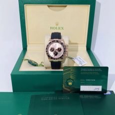 The Oyster Perpetual Cosmograph Daytona in 18 ct Everose gold features a sunrise gold and gloss black dial and an Oysterflex strap with a black Cerachrom bezel with tachymeter. -m126515ln-0006 40mm - Image 25