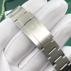 The Oyster Perpetual 41 is presented with a bright blue dial and an Oyster bracelet. -m124300-0003 - Image 26